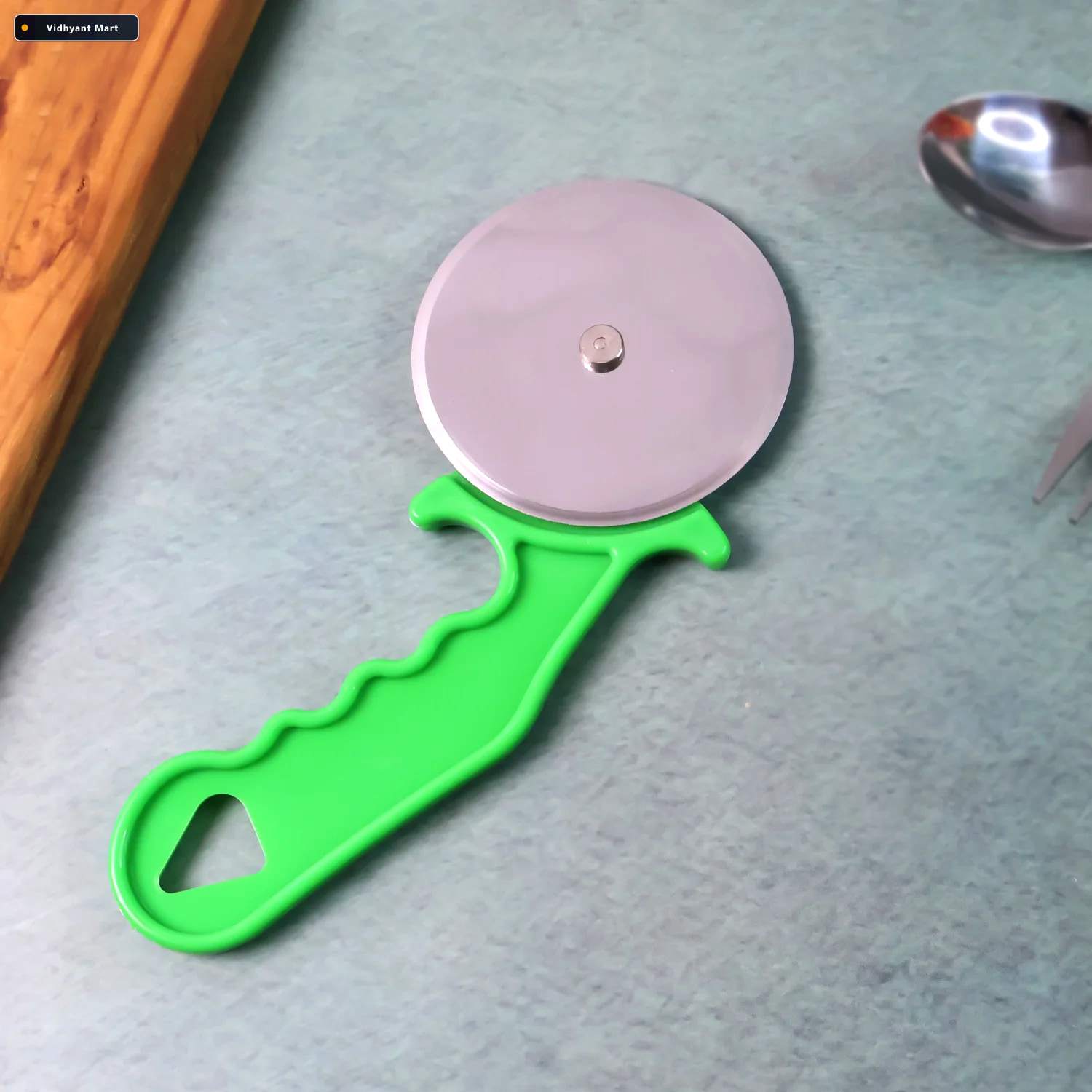 Vidhyant Mart Pizza Cutter Stainless Steel Wheel Ergonomic Grip 3