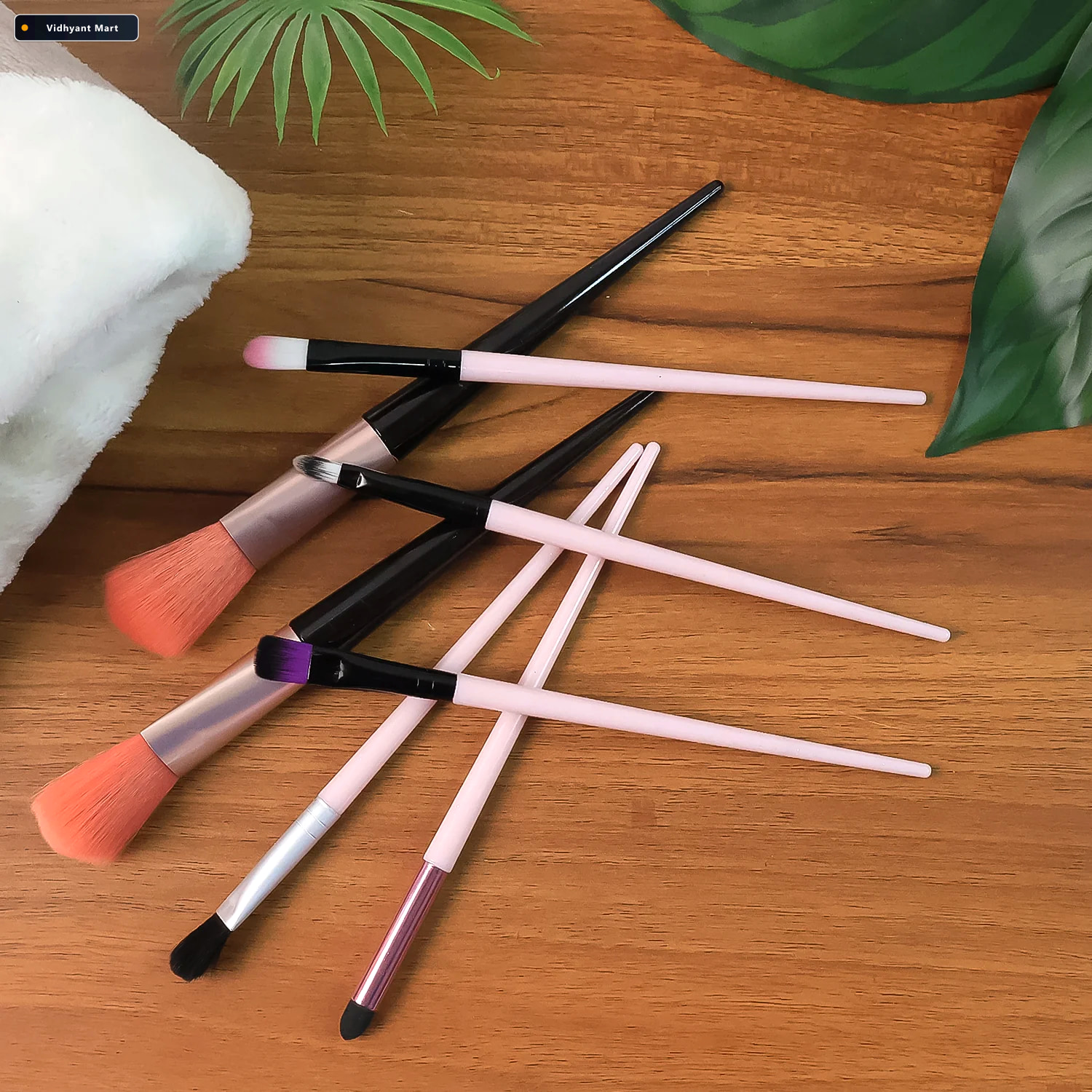 Vidhyant Mart Professional Soft Makeup Brush Set 7 Pc With Trave 3